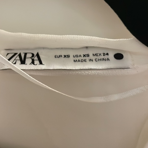 Never worn Zara pearl top - Picture 2 of 5